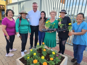 ASSAÍ - EXEMPLO DE CIDADANIA: CUIDANDO DA NOSSA CIDADE COM FLORES E CARINHO