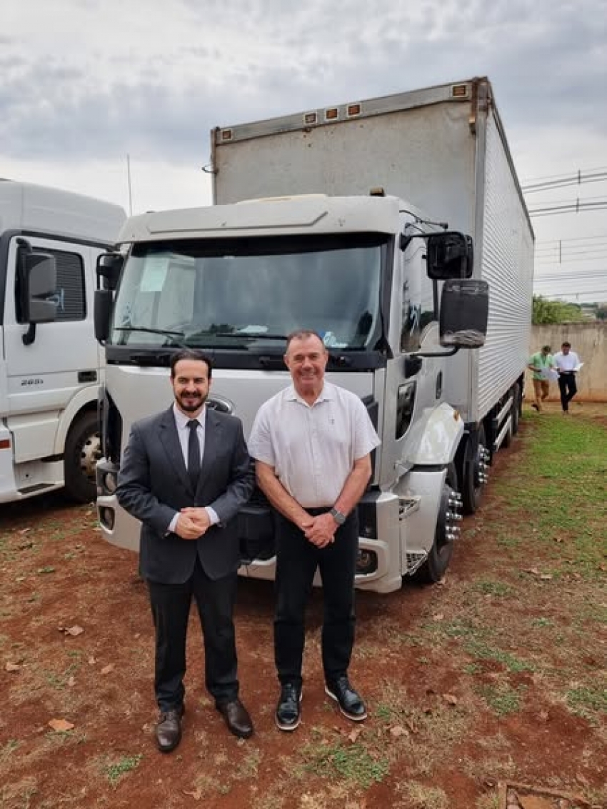 PREFEITURA DE ASSAÍ RECEBE CAMINHÃO DOADO PELA RECEITA FEDERAL