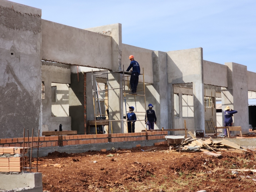 NOVA EMPRESA ASSUME OBRA DA SUPER CRECHE EM ASSAÍ