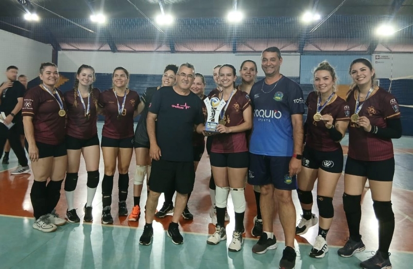 ASSAÍ - No final de semana, o Ginásio Paulão foi palco de um grande torneio de voleibol