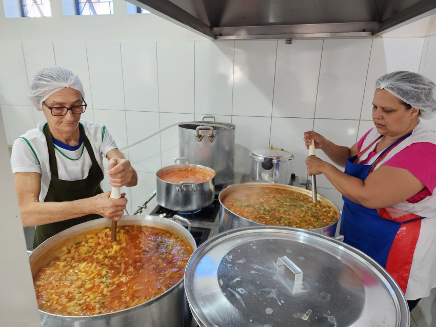 ASSAÍ - A QUALIDADE DA ALIMENTAÇÃO ESCOLAR É PRIORIDADE DO PREFEITO TUTI BOMTEMPO