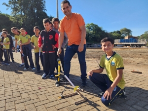 ALUNOS DA REDE MUNICIPAL DE ASSAÍ LANÇAM FOGUETES PARA A OLIMPÍADA BRASILEIRA DE ASTRONOMIA 2025