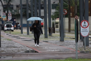 Após dias congelantes, fim de semana será chuvoso no Paraná