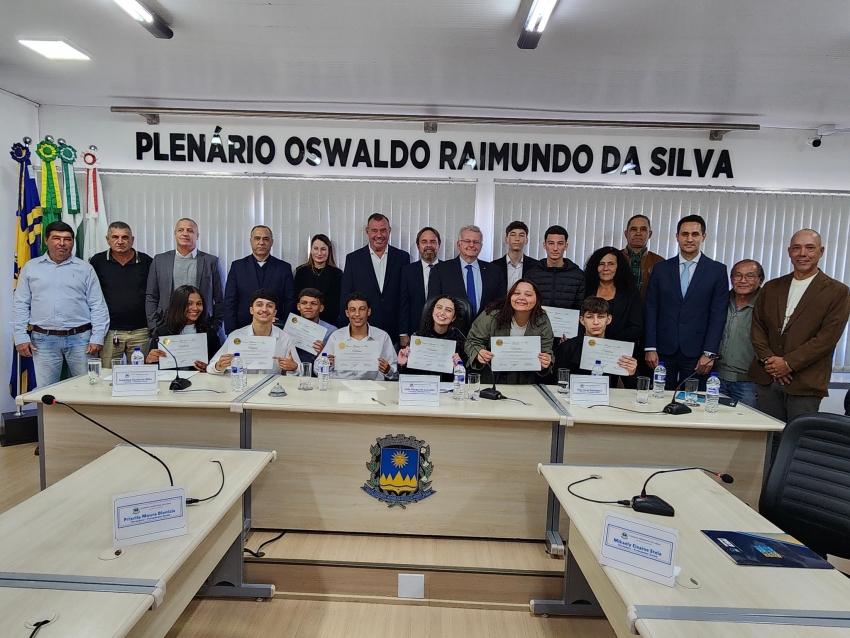 VEREADORES MIRINS SÃO EMPOSSADOS EM ASSAÍ