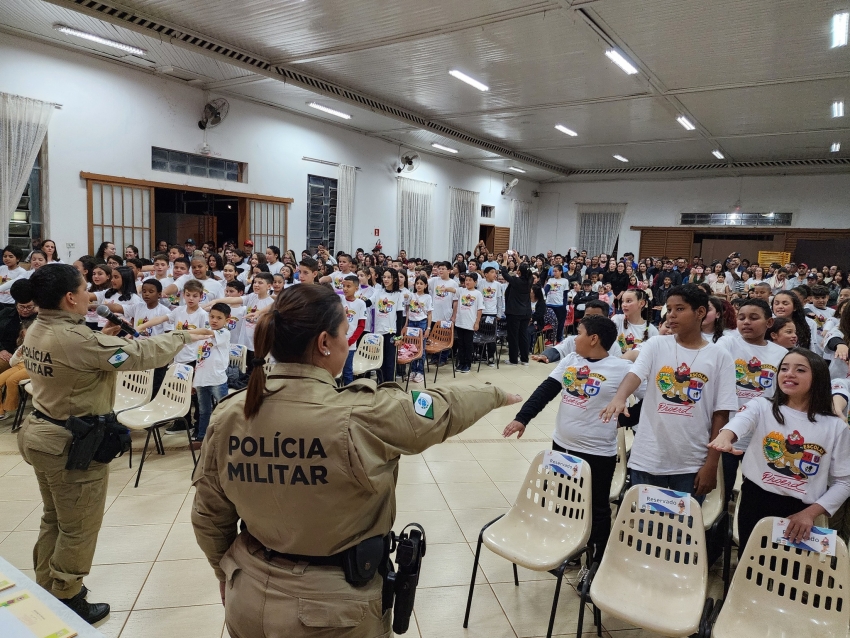 PROERD FORMA MAIS 200 ALUNOS DE ASSAÍ