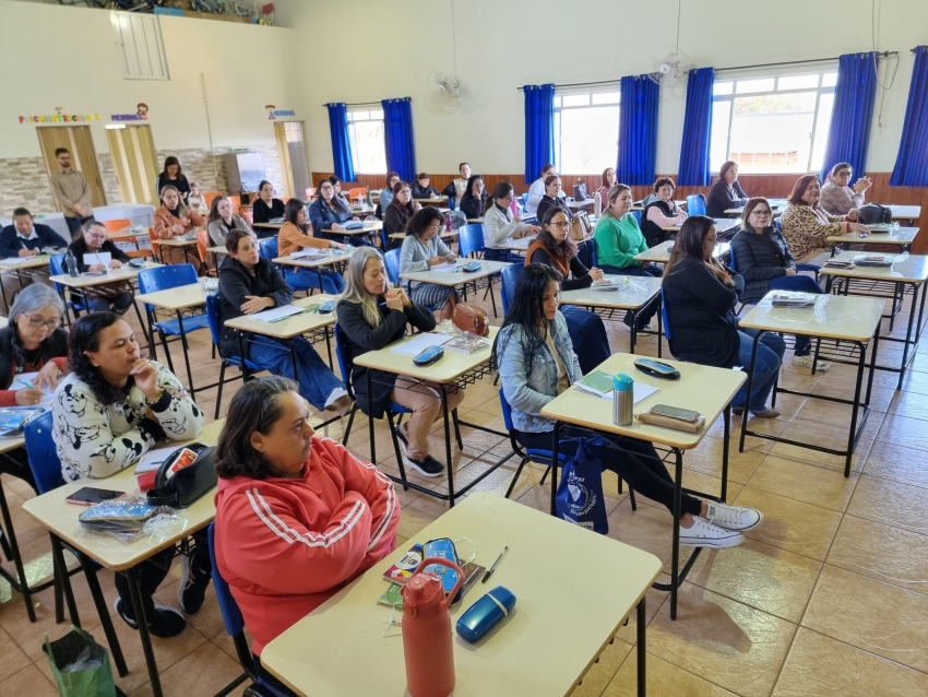 VALORIZAÇÃO E MAIS CONHECIMENTO PARA OS PROFESSORES DE ASSAÍ
