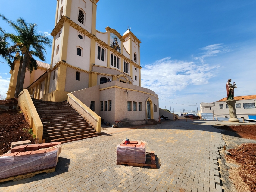 Revitalização da Praça da Igreja São José avança em Assaí